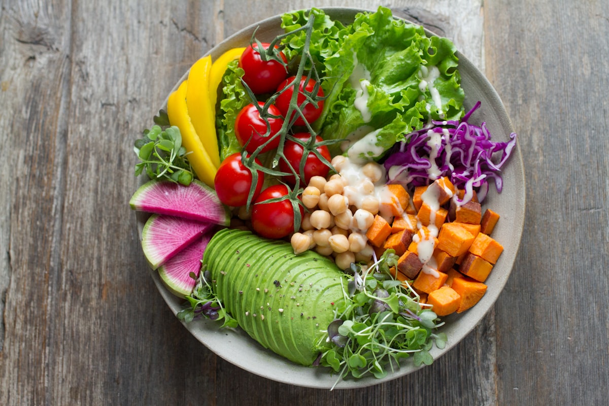 Protein-rich Buddha bowls with legumes